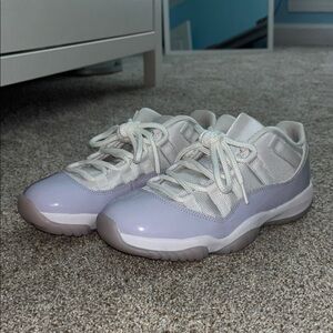 Women’s Air Jordan 11 Retro Low ‘Pure Violet’ Size W 7.5